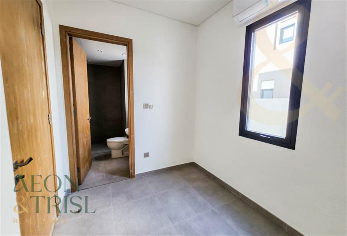 Spacious 4 Beds + Maids | Jebel Ali Village photo 14