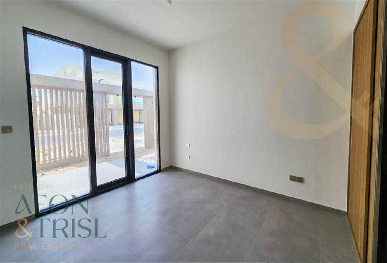 Spacious 4 Beds + Maids | Jebel Ali Village photo 15