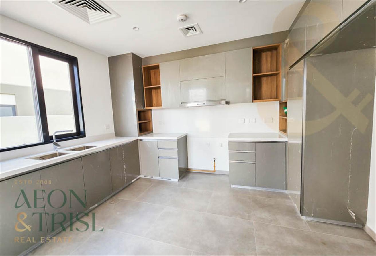 Spacious 4 Beds + Maids | Jebel Ali Village photo 13