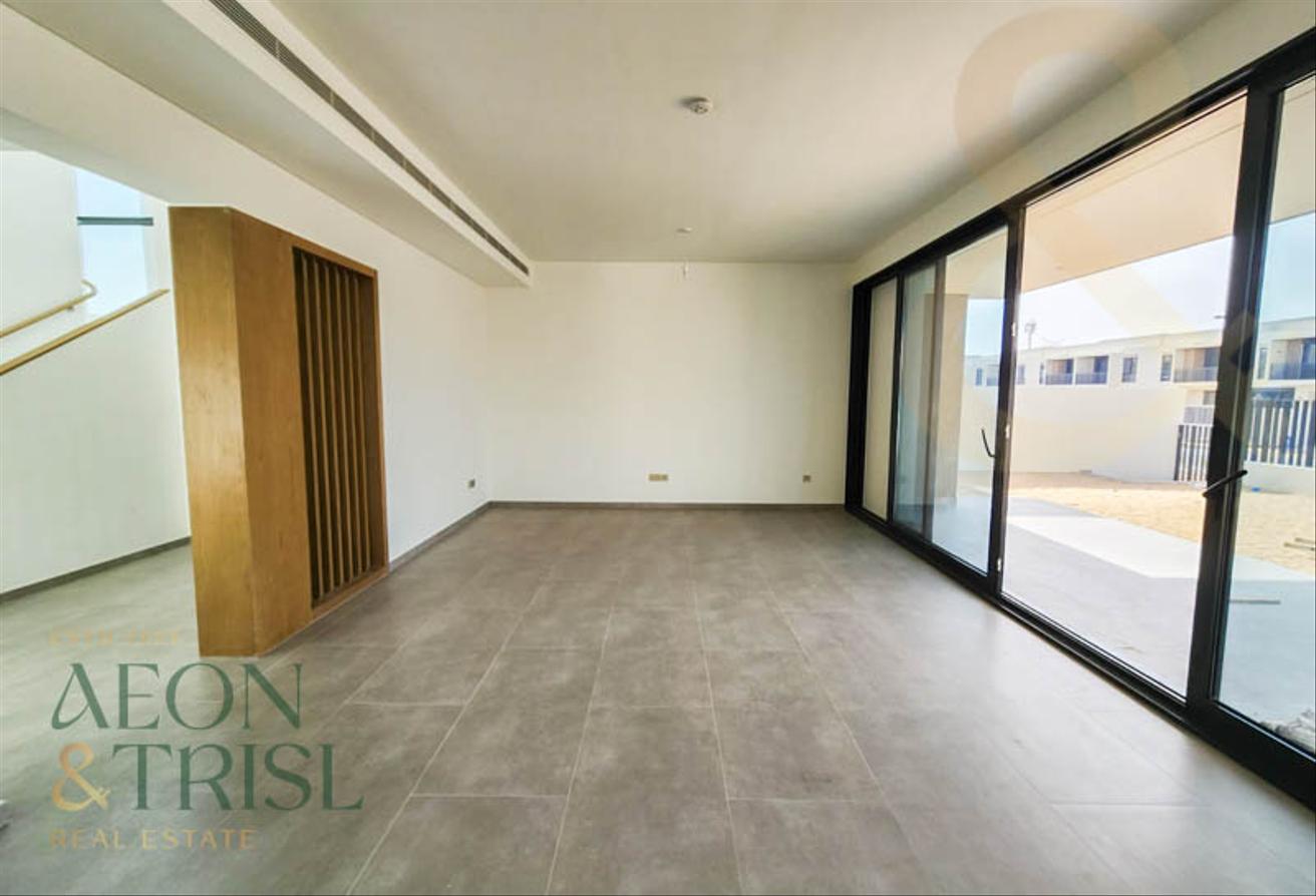 Spacious 4 Beds + Maids | Jebel Ali Village photo 8