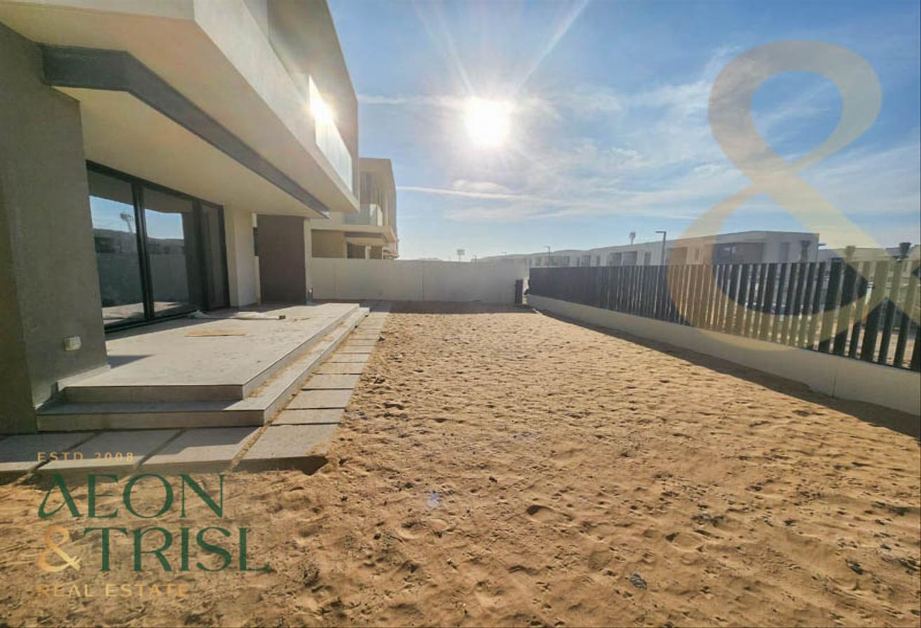Spacious 4 Beds + Maids | Jebel Ali Village photo 3