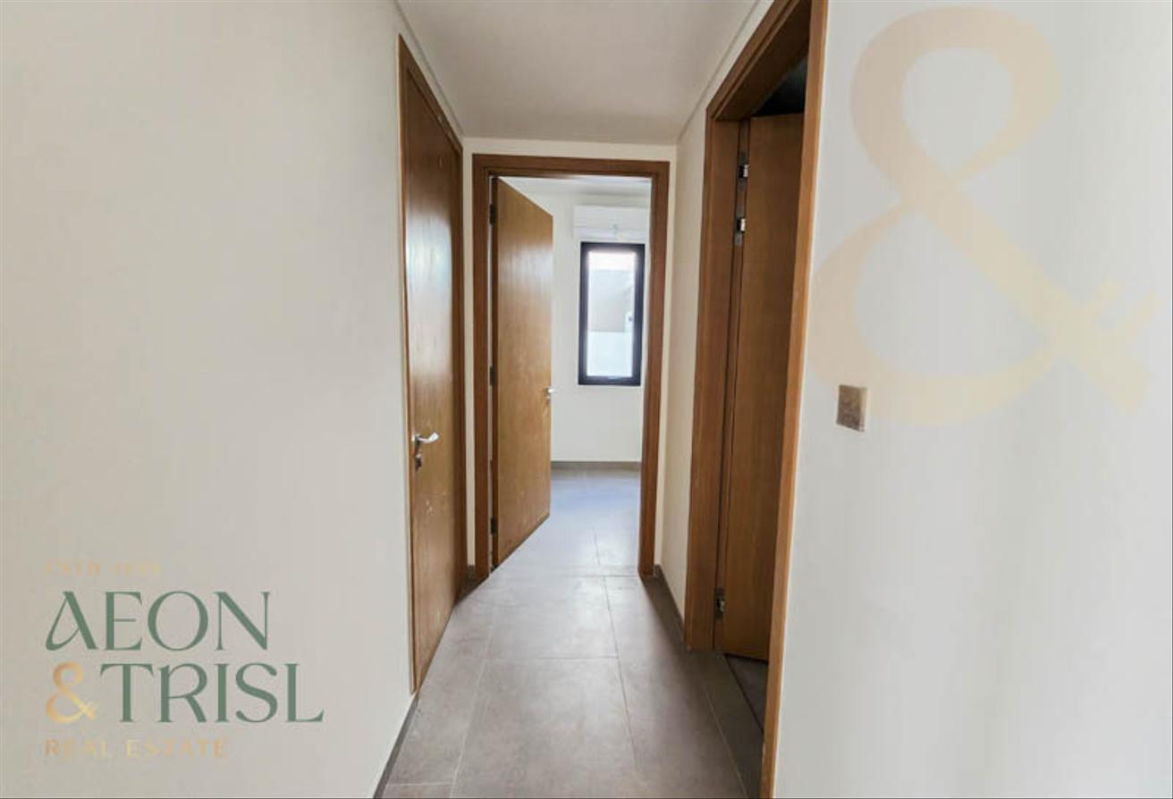 Spacious 4 Beds + Maids | Jebel Ali Village photo 17