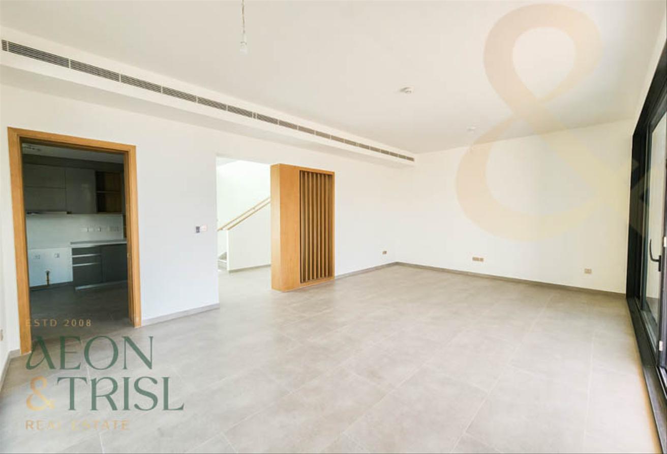 Spacious 4 Beds + Maids | Jebel Ali Village photo 9