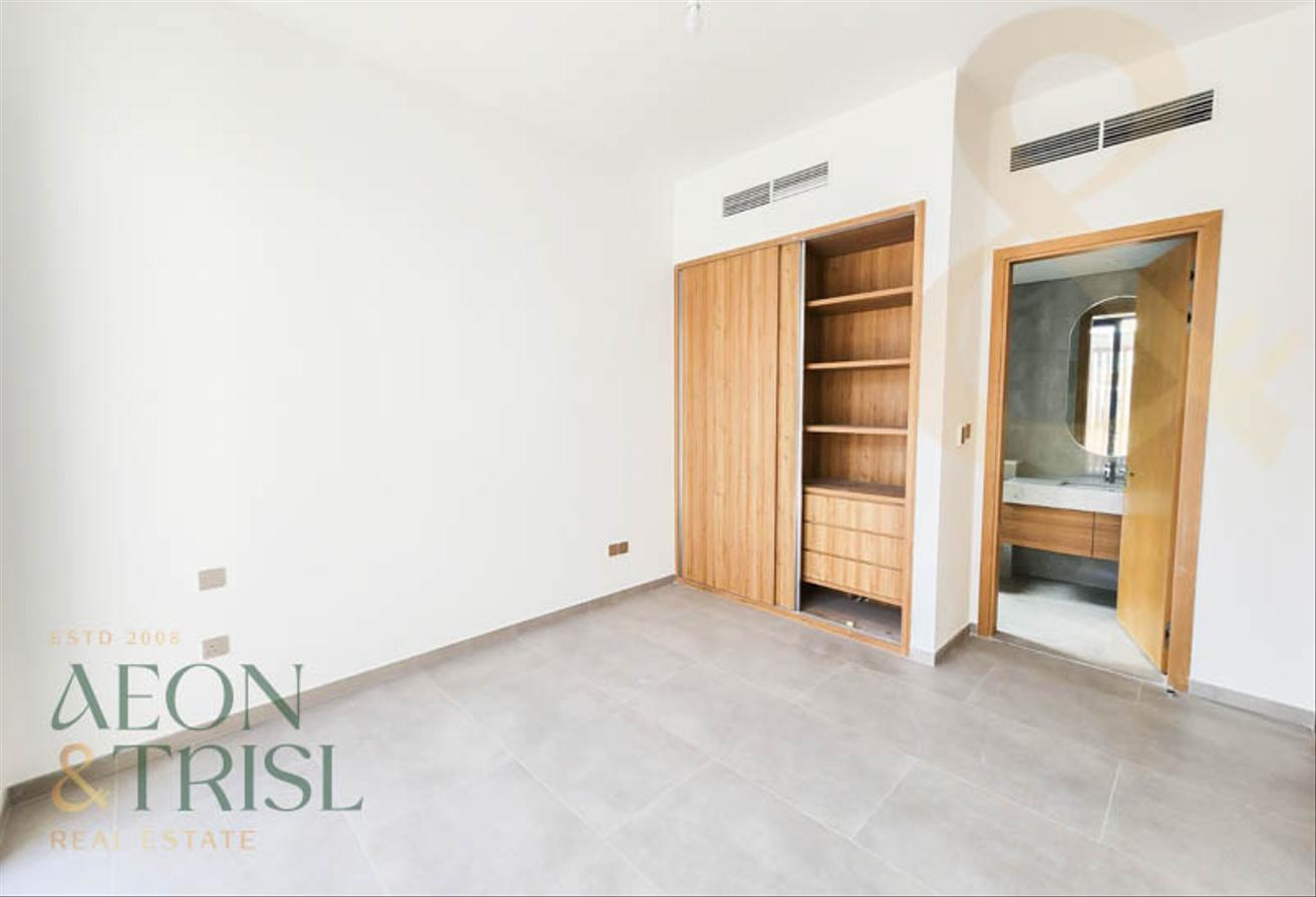 Spacious 4 Beds + Maids | Jebel Ali Village photo 16