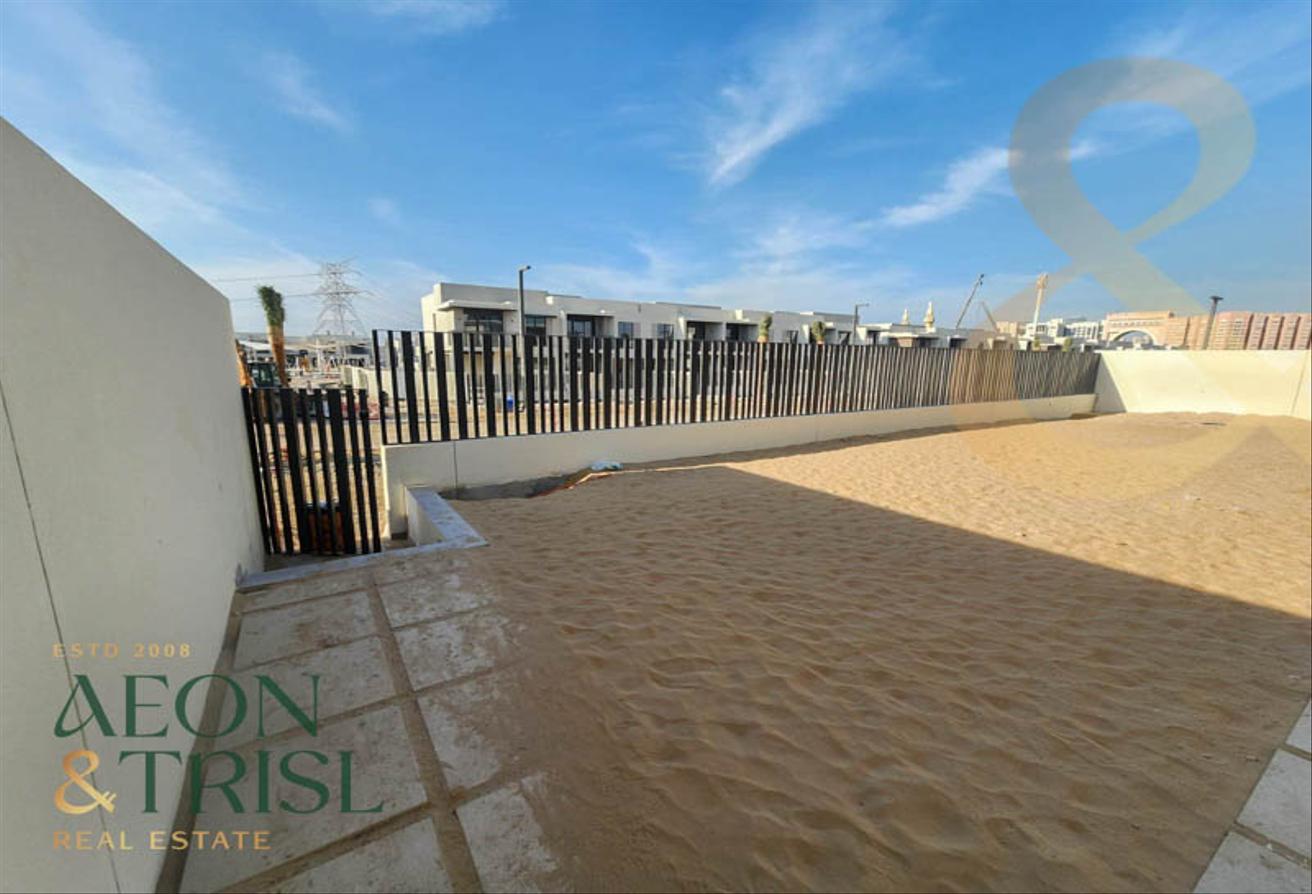 Spacious 4 Beds + Maids | Jebel Ali Village photo 10