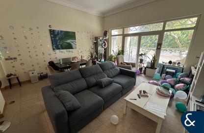 Apartment - 2 Bedrooms - 2 Bathrooms for sale in Jash Hamad - Shoreline Apartments - Palm Jumeirah - Dubai