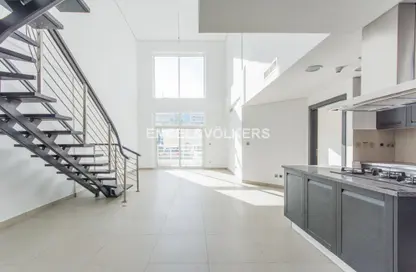 دوبلكس - 2 غرف نوم - 3 حمامات للبيع في قسم إي - تلال الجميرا - جزر الجميرا - دبي