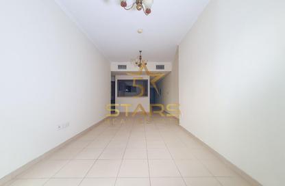 Apartment - 2 - 3 for rent in Mazaya 27 - Queue Point - Liwan - Dubai