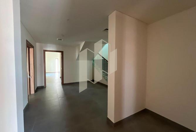 5-bed villa in Fay Al Reeman II · Vacant · Brand new — photo 3