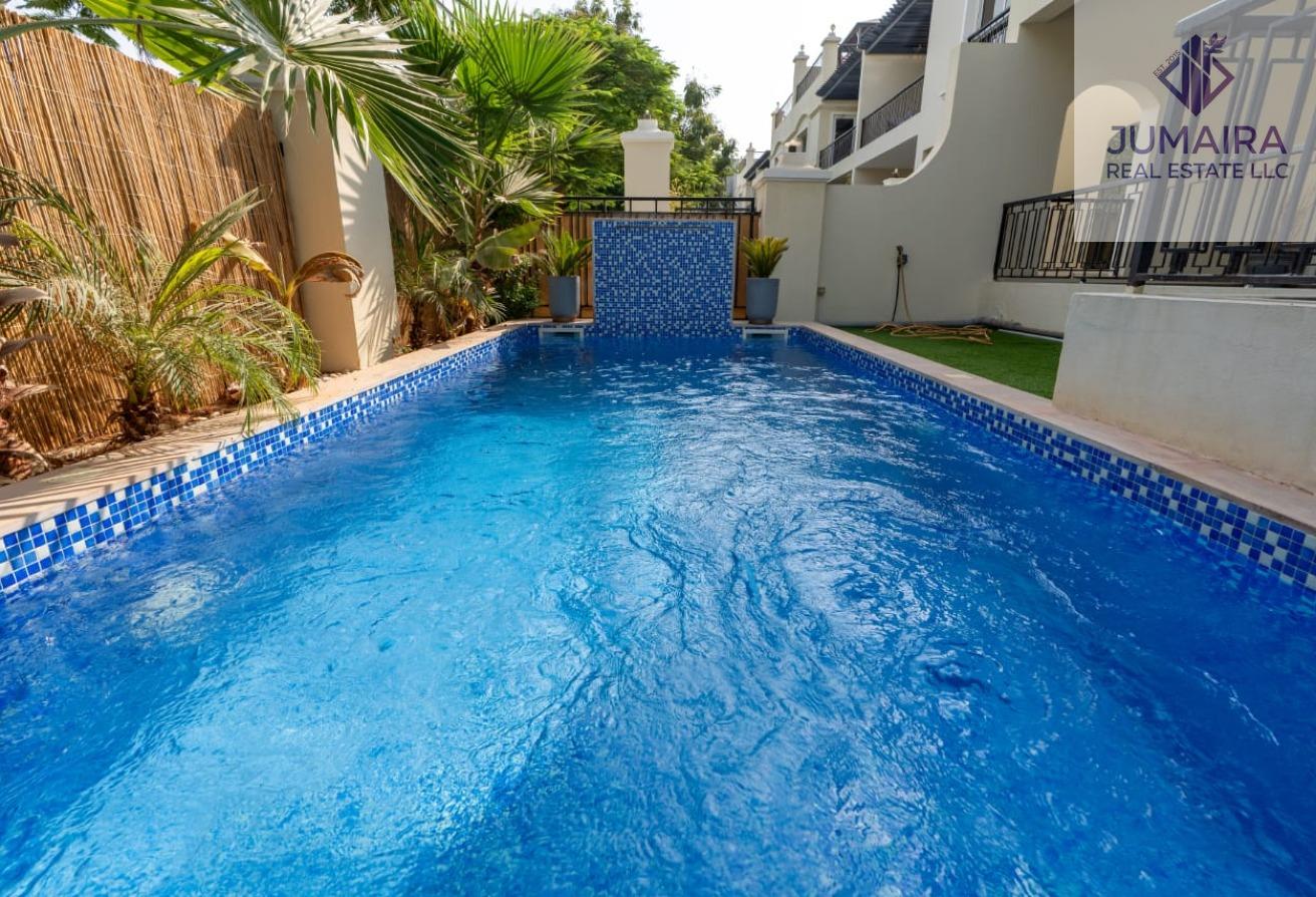 4 Bedrooms Ensuite bathrooms | Private pool | SALE