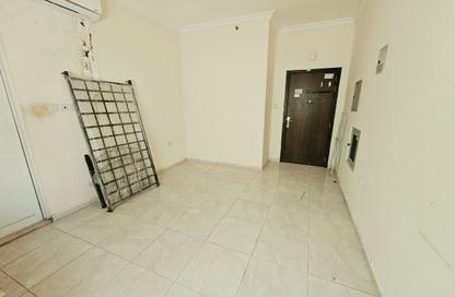 Apartment - Studio - 1 for rent in Fire Station Road - Muwaileh - Sharjah Apartment - Studio - 1 for rent in Fire Station Road - Muwaileh - Sharjah
