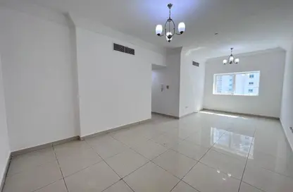 شقة - غرفة نوم - 2 حمامات للايجار في الخان - الشارقة