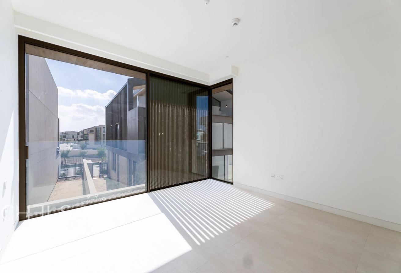 SEMI-DETACHED | COMMUNITY VIEW | NO AGENTS photo 9