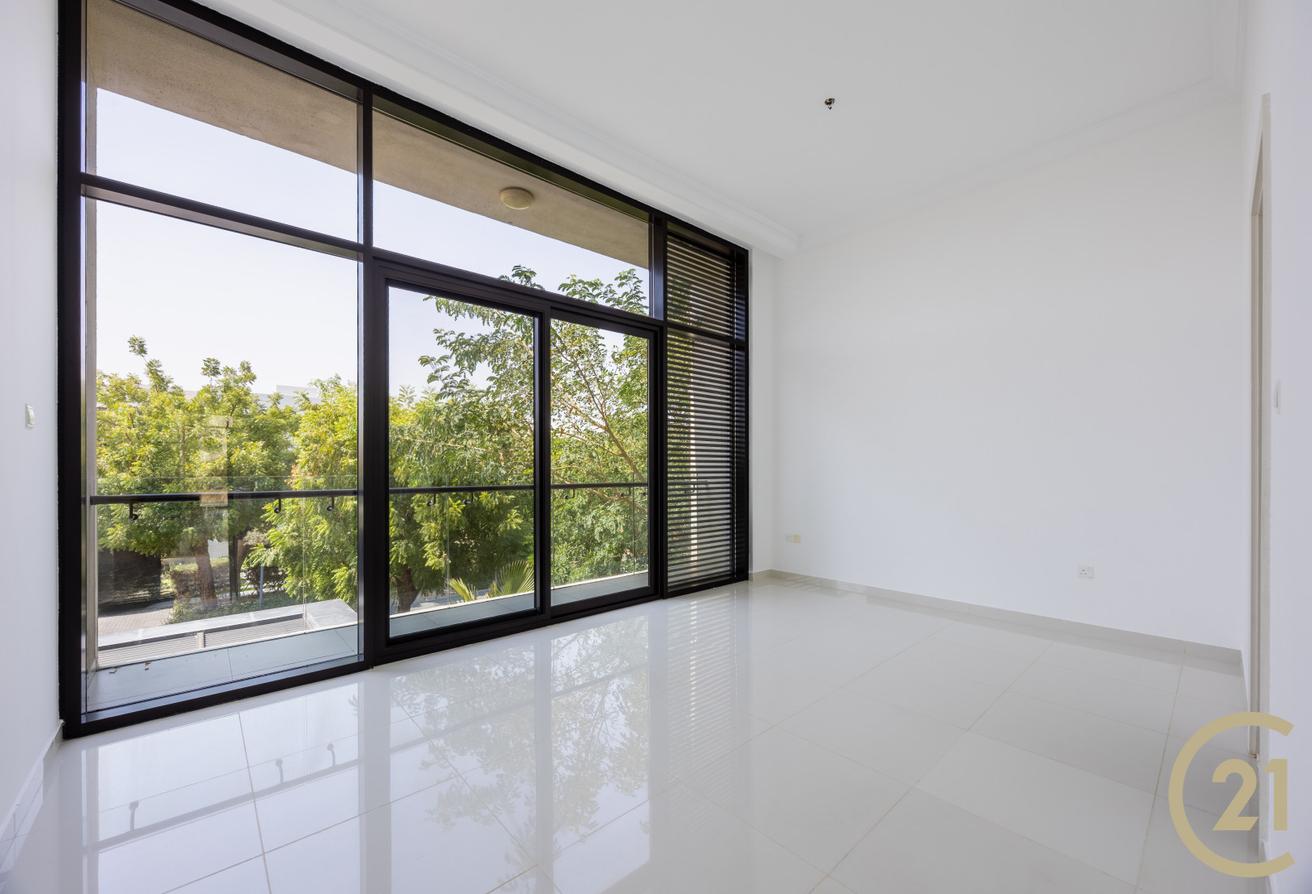 5BR + Maid | Vacant | Viewable | Singlerow photo 14