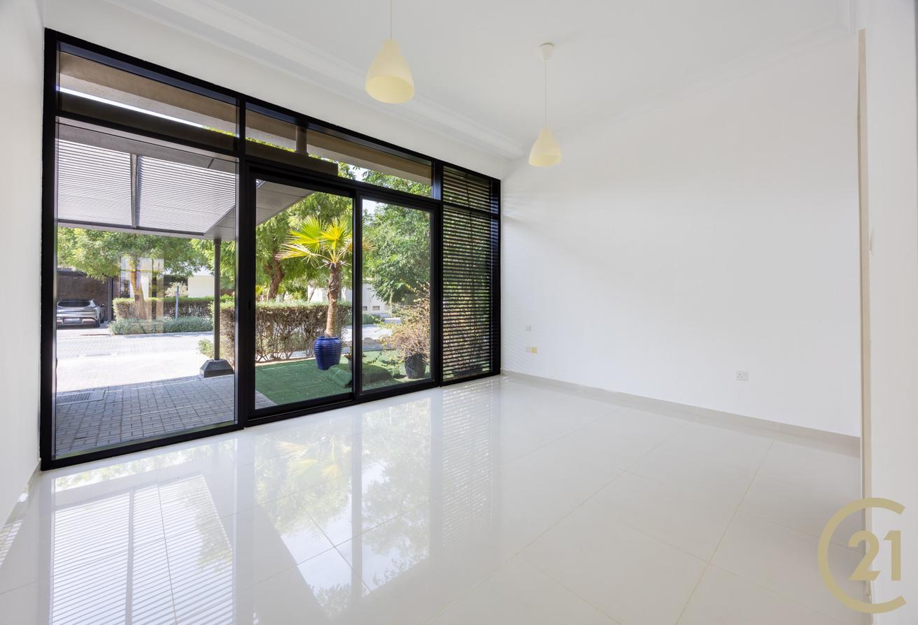 5BR + Maid | Vacant | Viewable | Singlerow photo 10