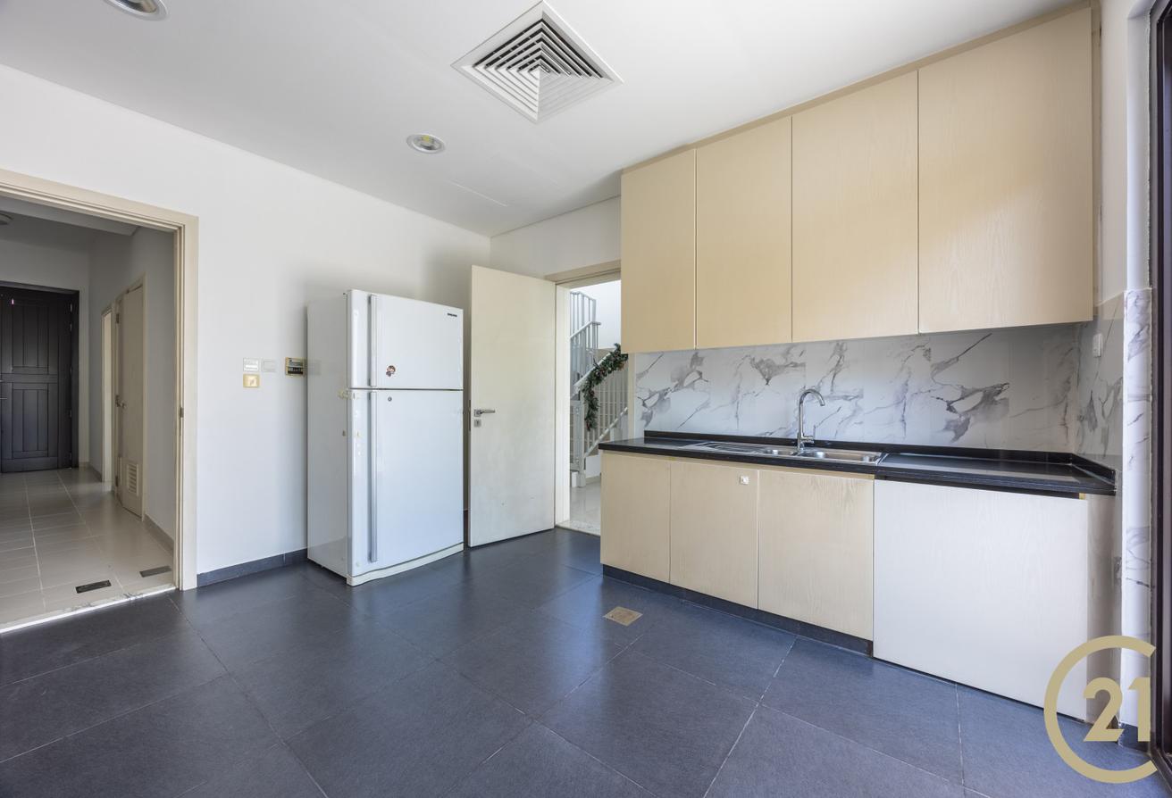 5BR + Maid | Vacant | Viewable | Singlerow photo 9