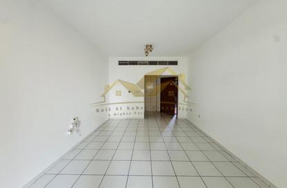 Apartment - 2 Bedrooms - 2 Bathrooms for rent in Rola Road - Al Raffa - Bur Dubai - Dubai