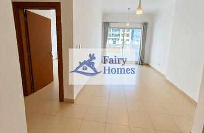 Apartment - 1 - 1 for rent in Mayfair Tower - Business Bay - Dubai