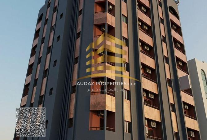 Corner Commercial Building with 11% ROI Near Cor