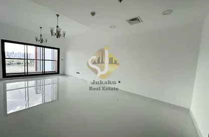شقة - غرفة نوم - 2 حمامات للايجار في بناية تريو - البرشاء 1 - البرشاء - دبي