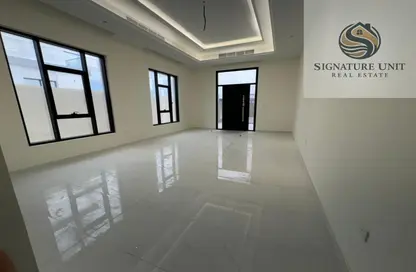 Villa - 4 Bedrooms - 5 Bathrooms for rent in Al Aweer 1 - Al Aweer - Dubai