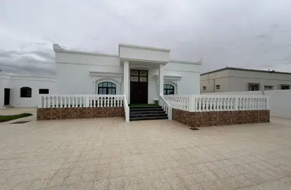 فيلا - 3 غرف نوم - 4 حمامات للايجار في الرفاع - رأس الخيمة