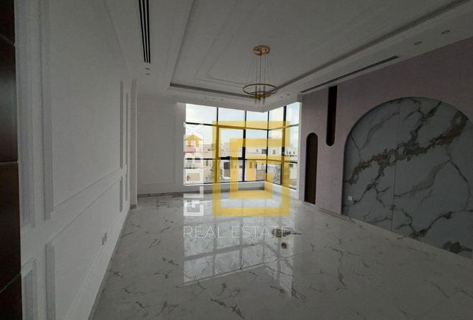 74255828 - Property Image 3