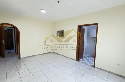 Apartment - Studio - 1 Bathroom for rent in Mankhool - Bur Dubai - Dubai