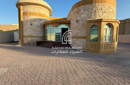 Villa - 4 Bedrooms - 6 Bathrooms for rent in Al Ramaqiya - Wasit - Sharjah