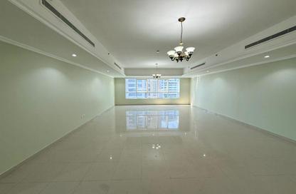 Apartment - 4 Bedrooms - 5 Bathrooms for rent in Al Khan Corniche - Al Khan - Sharjah