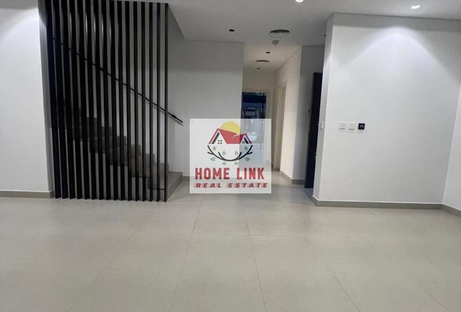 102427200 - Property Image 2