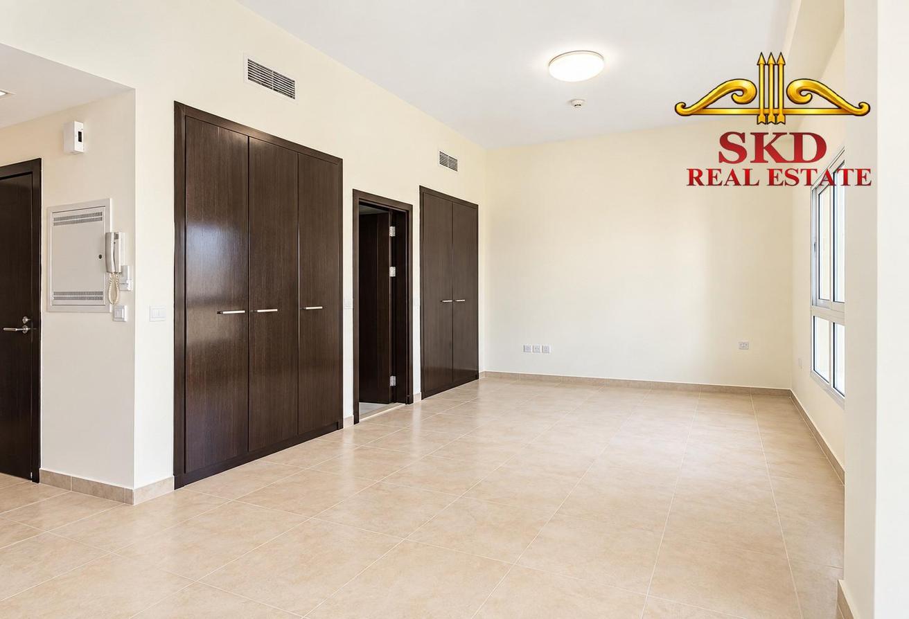 Spacious Studio | Vacant | Unfurnished | Best Deal photo 4