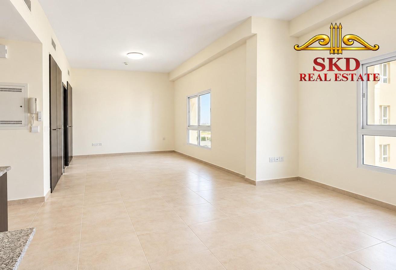 Spacious Studio | Vacant | Unfurnished | Best Deal photo 3