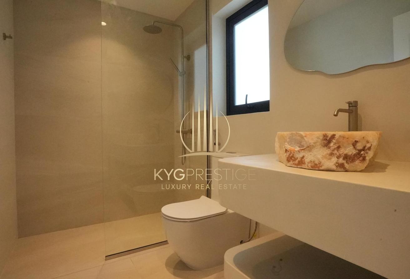 Rare Opportunity | Fully renovated | Vacant photo 14