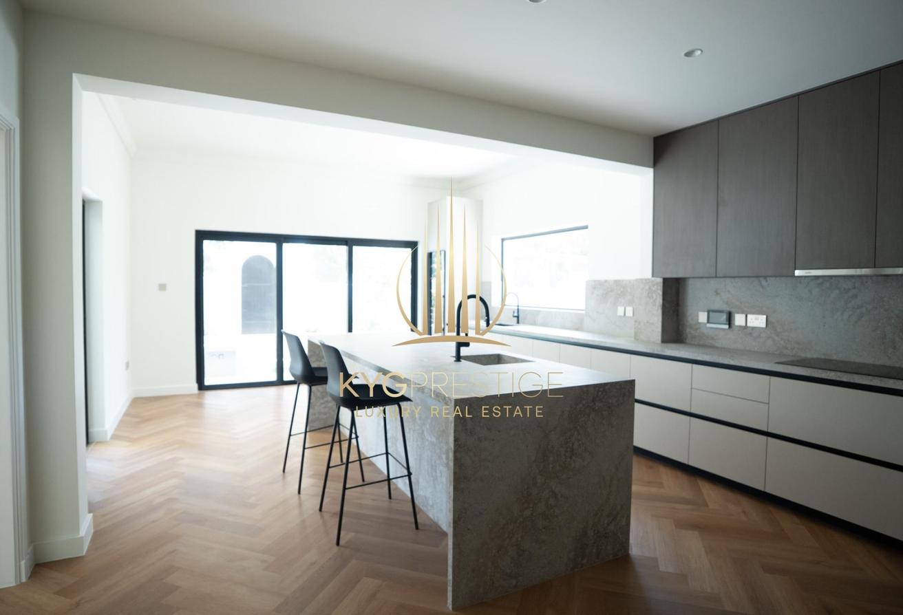 Rare Opportunity | Fully renovated | Vacant photo 8