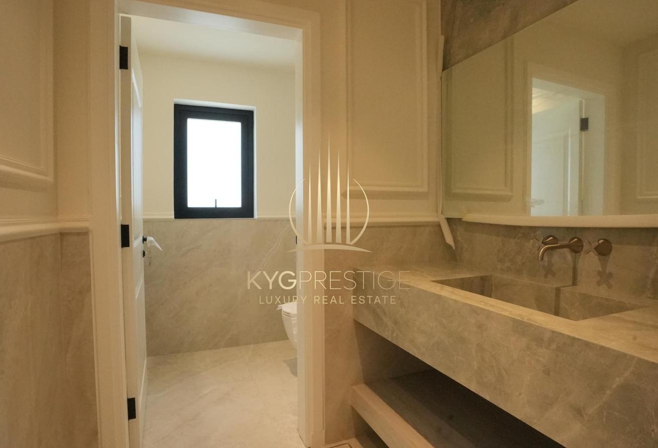Rare Opportunity | Fully renovated | Vacant photo 6
