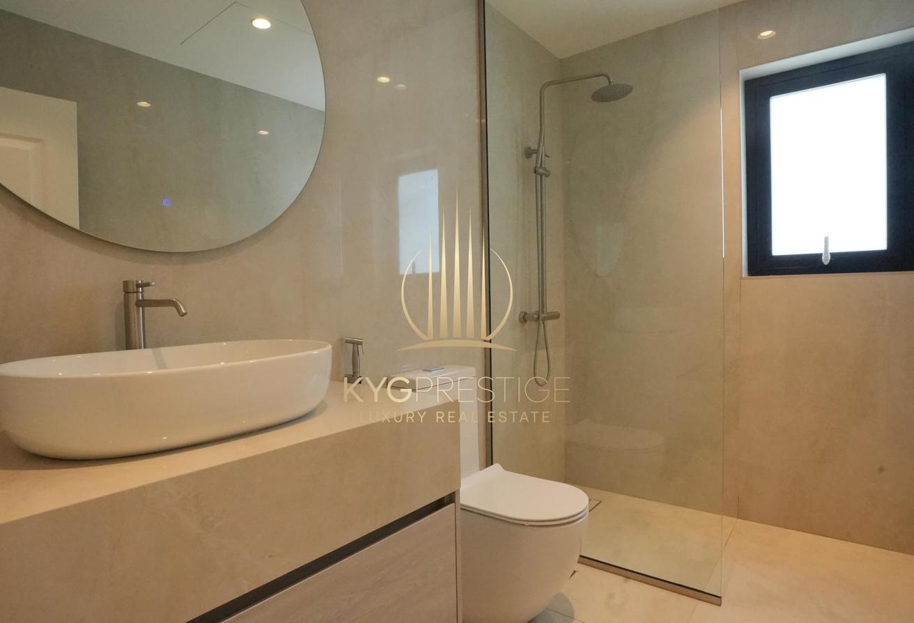 Rare Opportunity | Fully renovated | Vacant photo 17