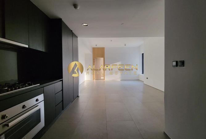 Spacious | Huge Layout | Prime Location photo 2