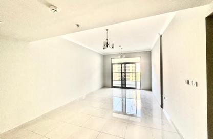 Apartment - 2 Bedrooms - 3 Bathrooms for rent in Al Khan 5 building - Al Khan - Sharjah