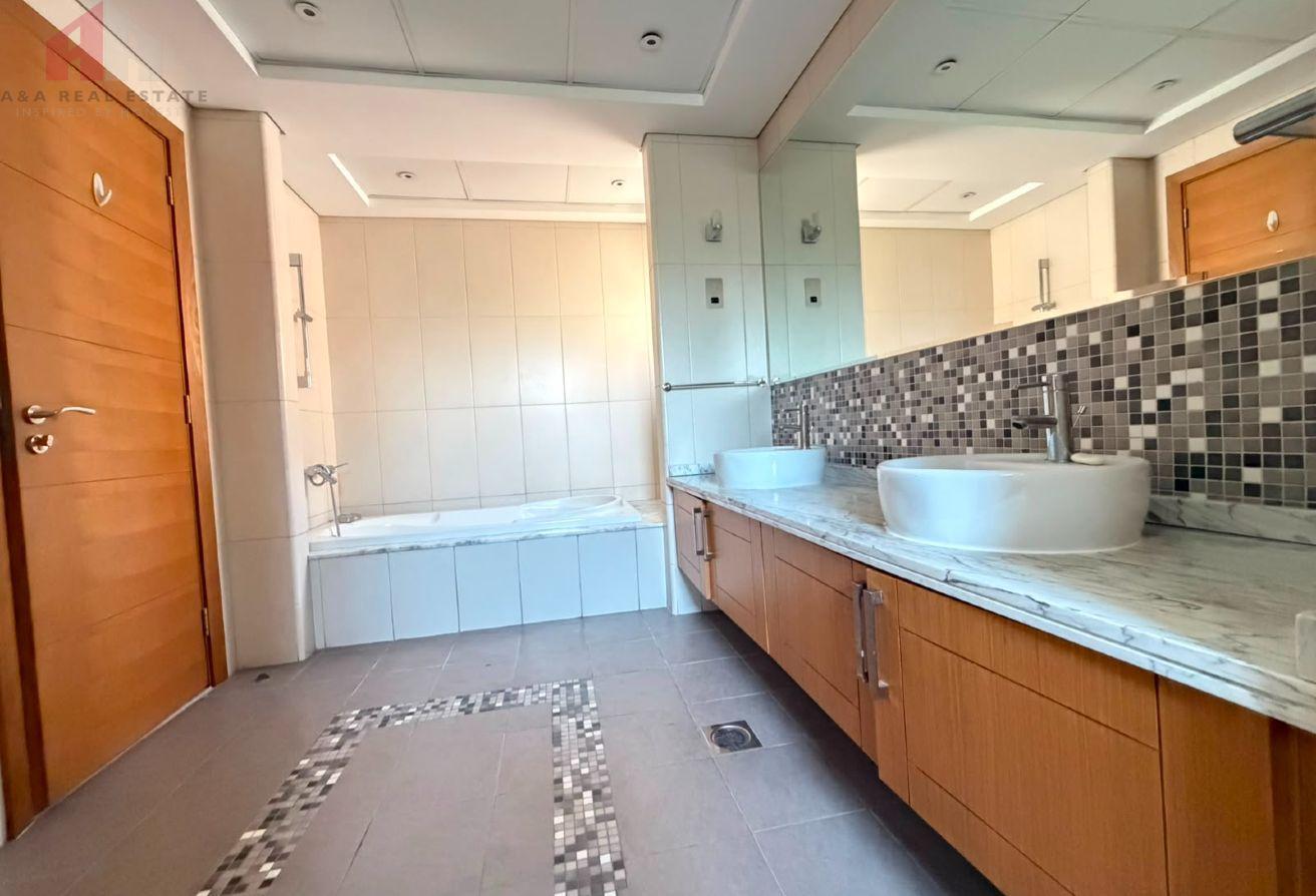 Large plot 05 Bedrooms Villa for Rent photo 19