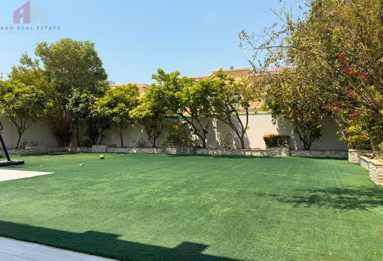Large plot 05 Bedrooms Villa for Rent photo 9