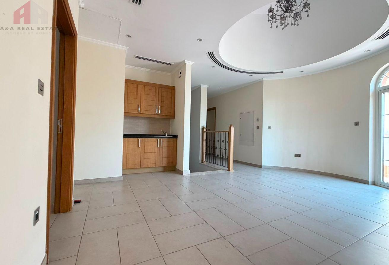 Large plot 05 Bedrooms Villa for Rent photo 3