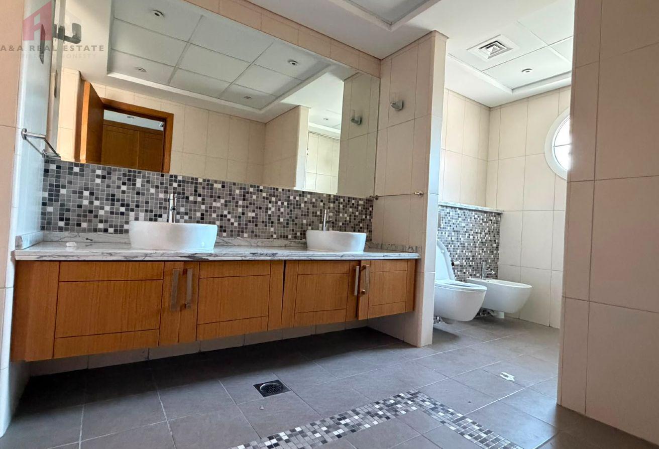 Large plot 05 Bedrooms Villa for Rent photo 17