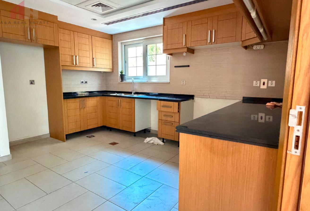 Large plot 05 Bedrooms Villa for Rent photo 15