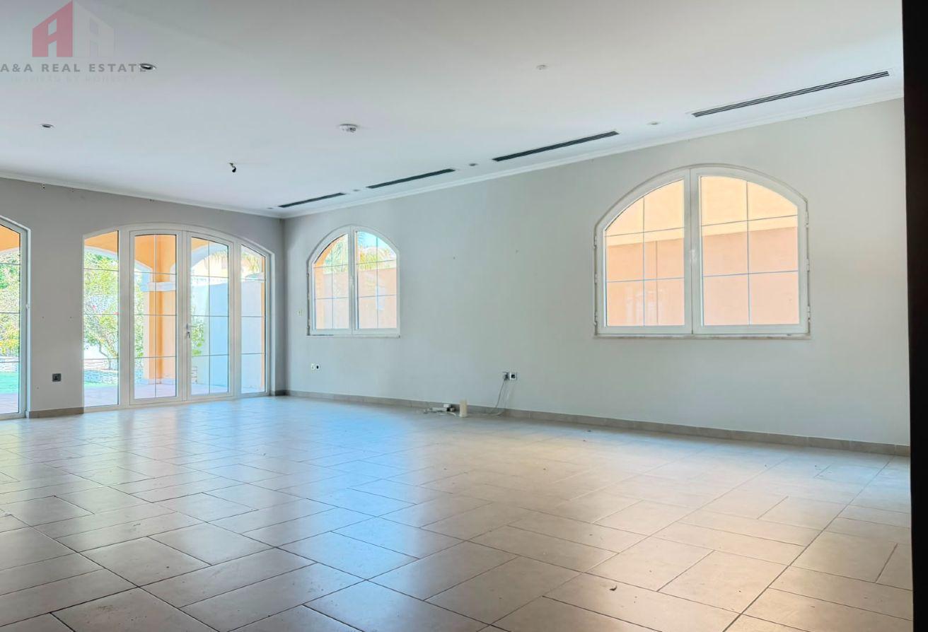 Large plot 05 Bedrooms Villa for Rent photo 16