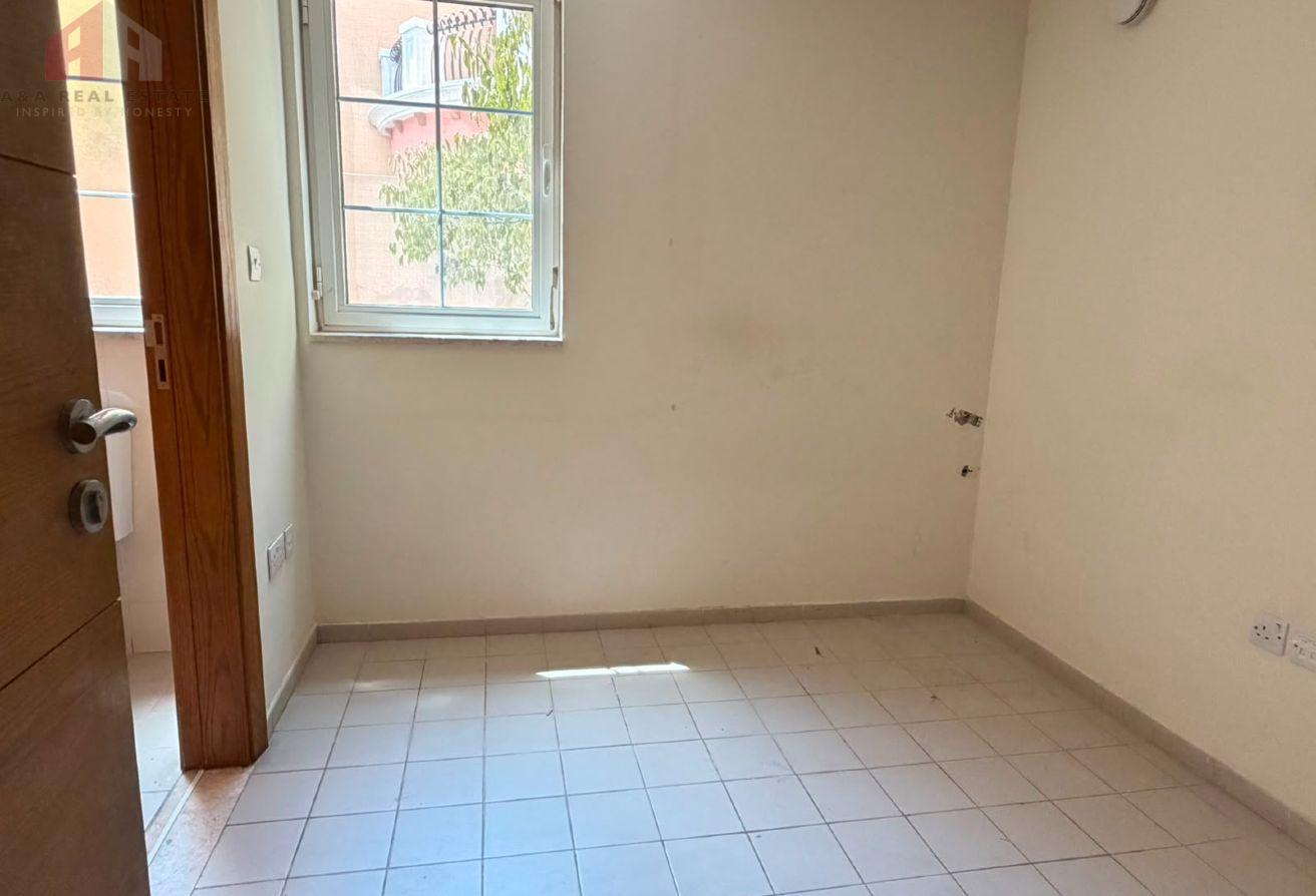 Large plot 05 Bedrooms Villa for Rent photo 22