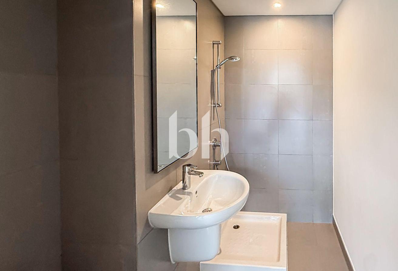 Premium Unit | Single Row | Vacant Now photo 22