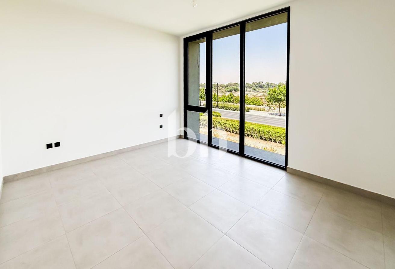 Premium Unit | Single Row | Vacant Now photo 7