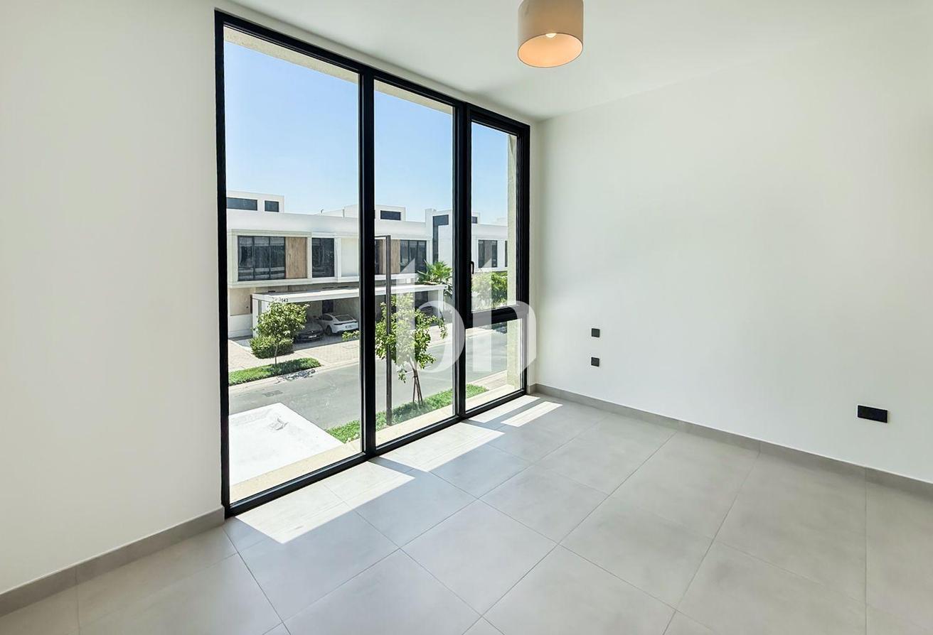 Premium Unit | Single Row | Vacant Now photo 14