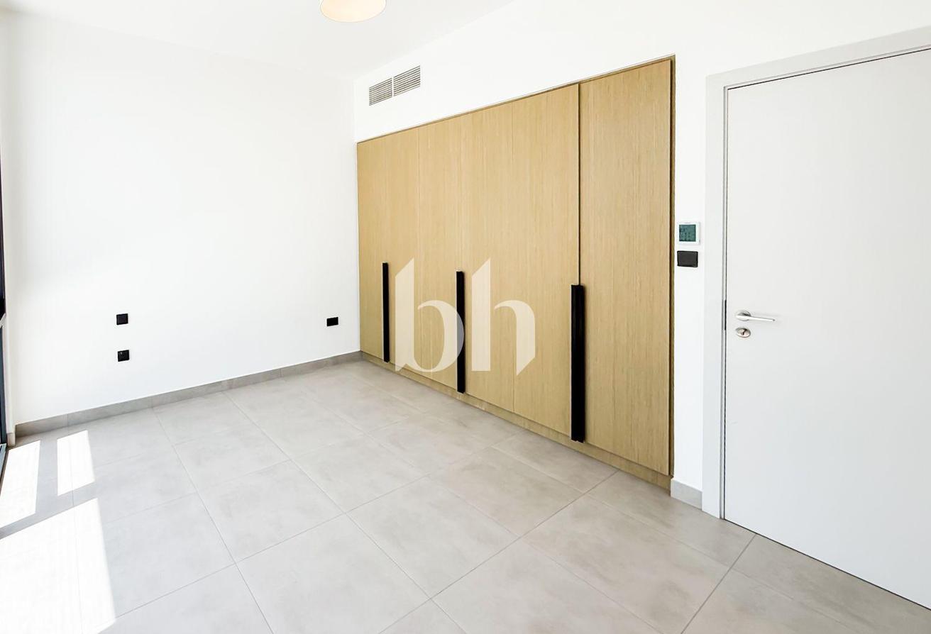 Premium Unit | Single Row | Vacant Now photo 15